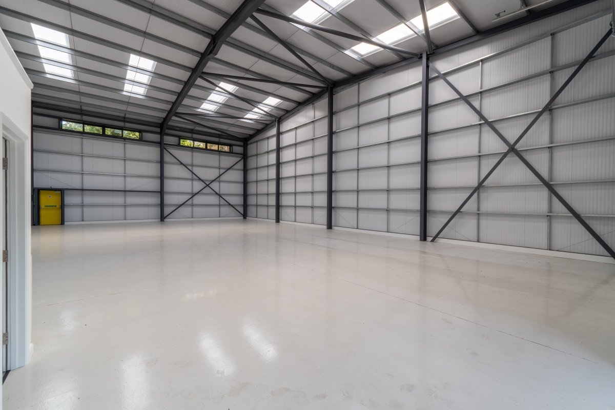 Industrial Unit in Croydon - photo 3