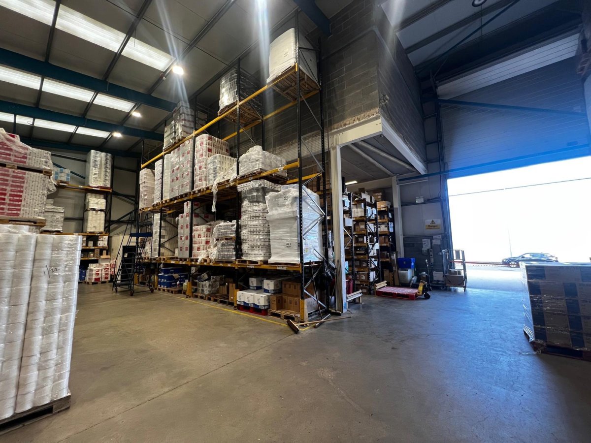 Industrial Unit in Croydon - photo 2