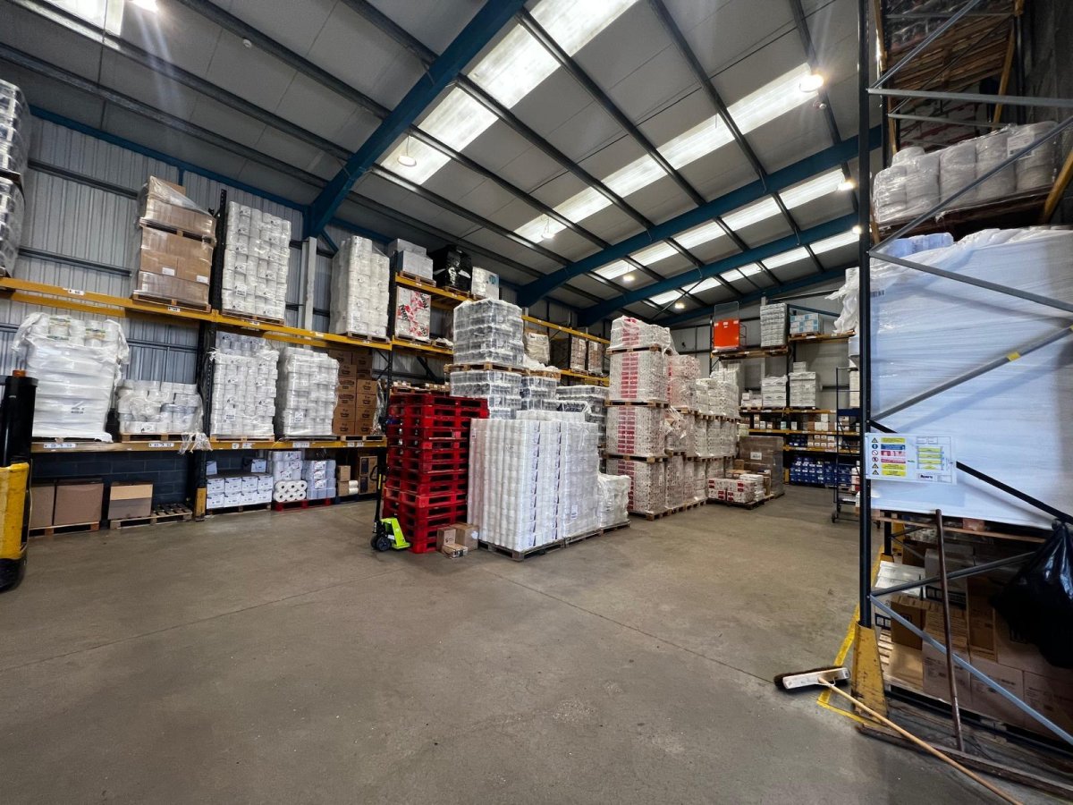 Industrial Unit in Croydon - photo 3