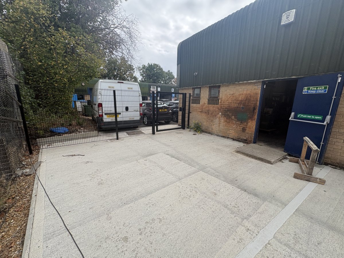 Industrial Unit in Southampton - photo 2