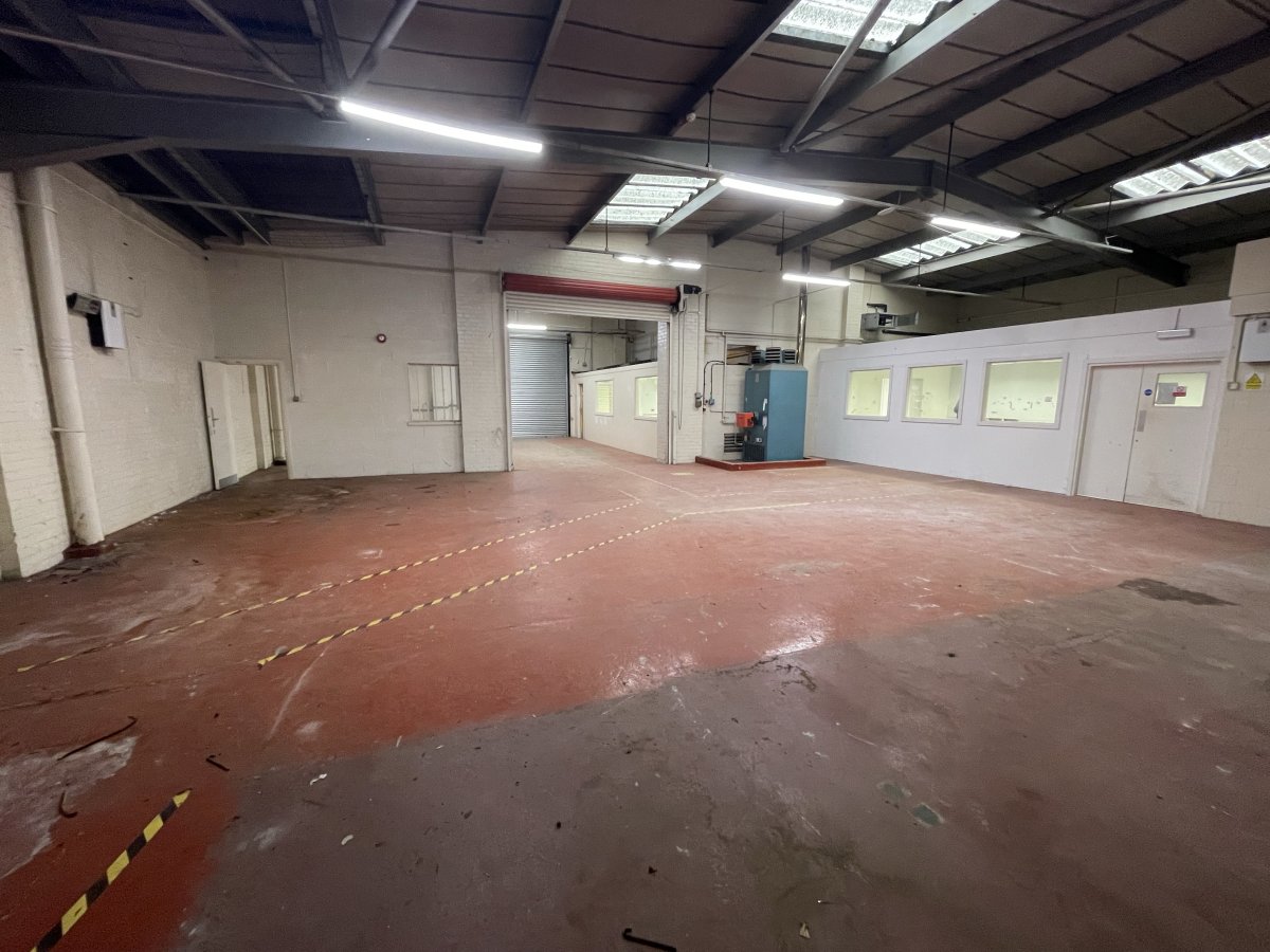 Industrial Unit in Manchester - photo 2