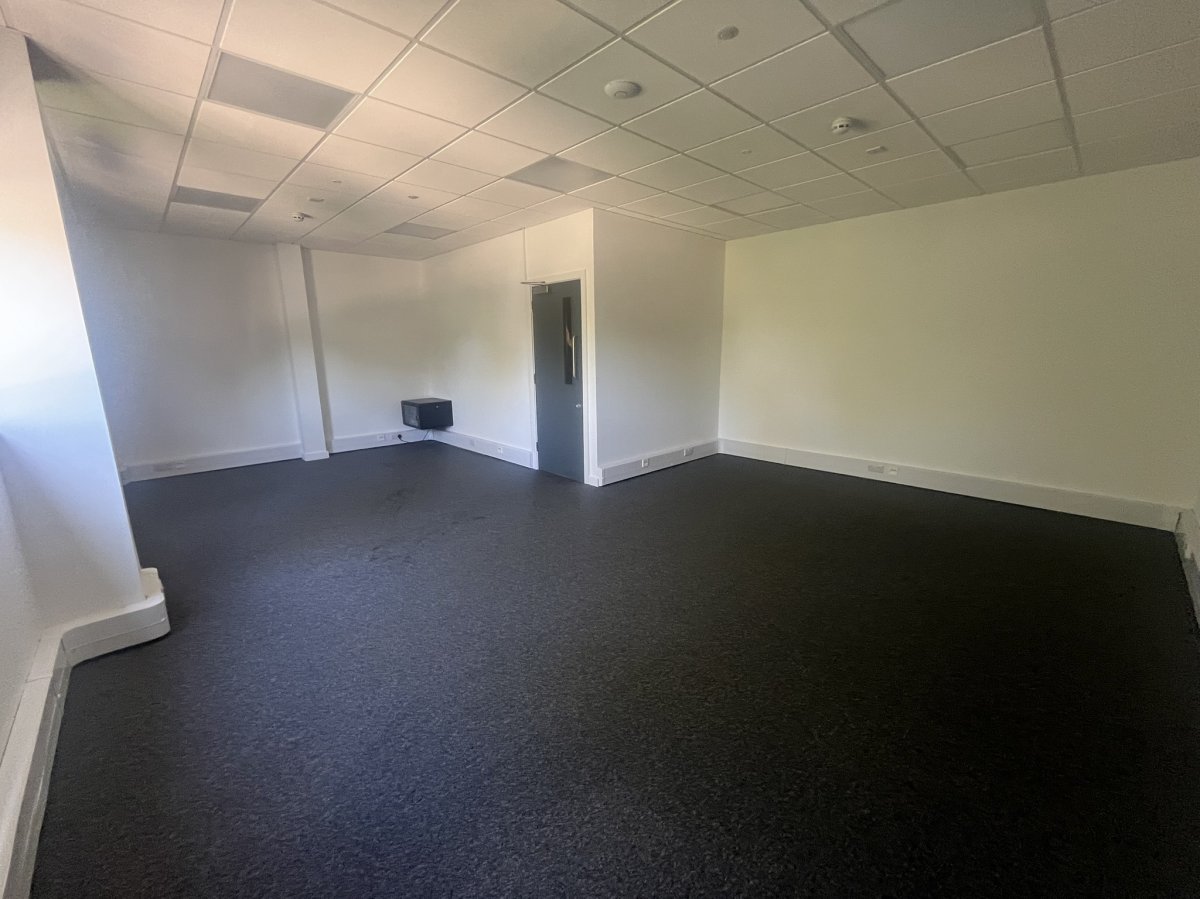 Industrial Unit in Portsmouth - photo 3