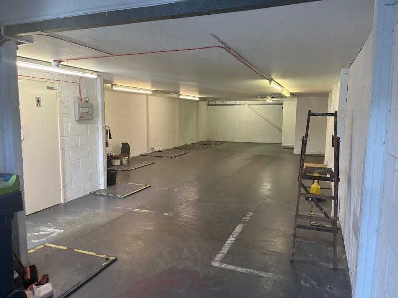 Industrial Unit in London - photo 3