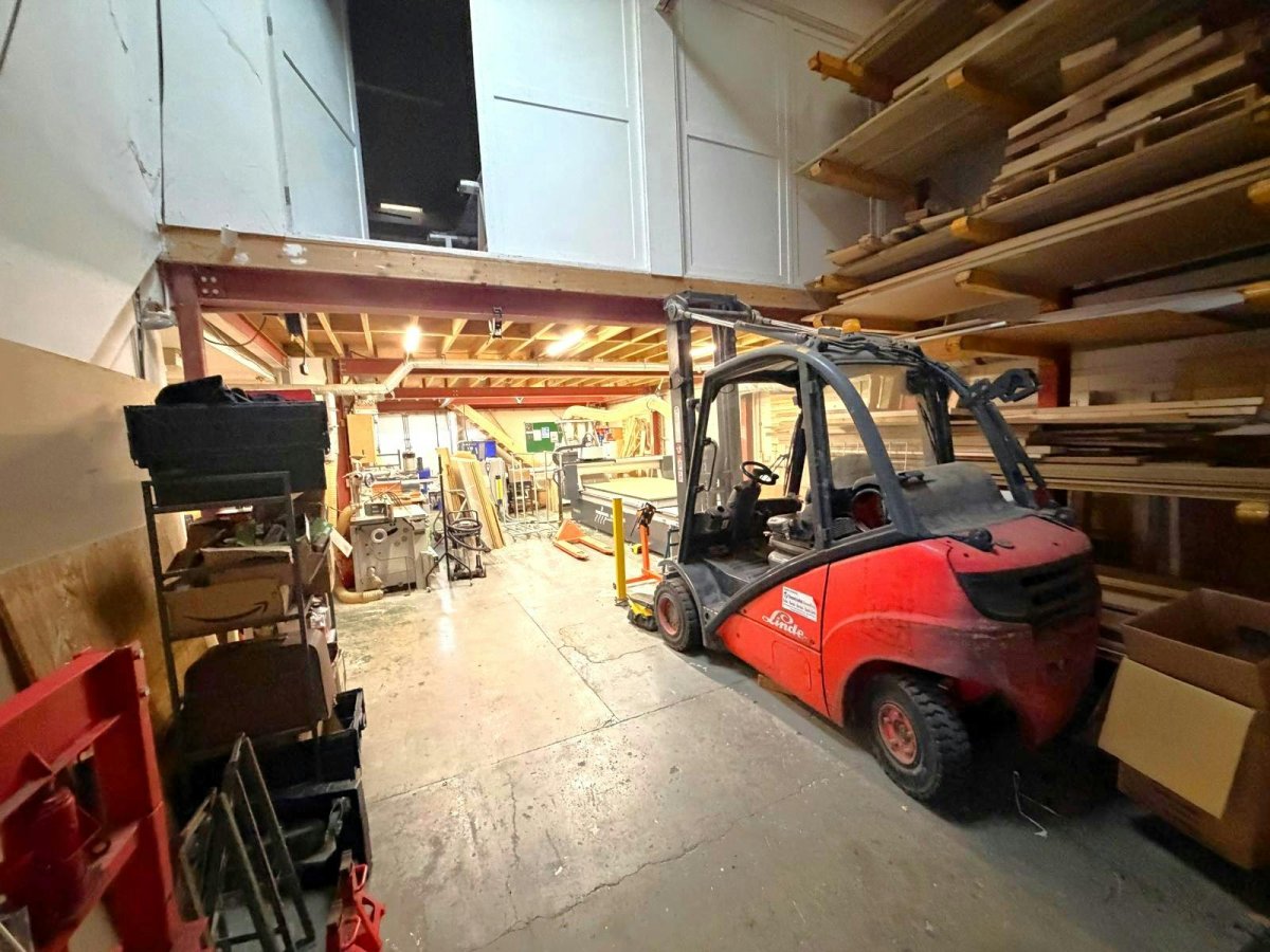 Industrial Unit in Romford - photo 2