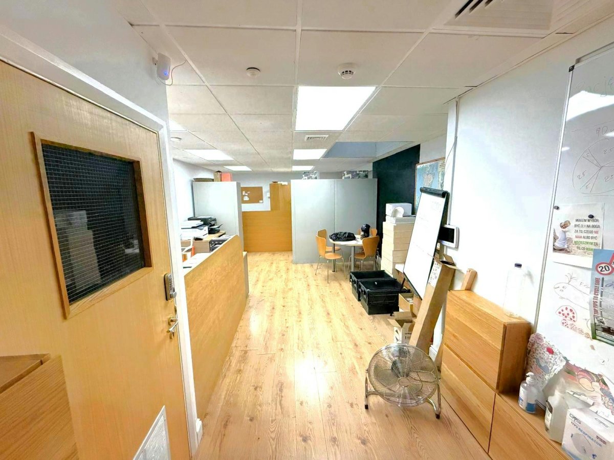 Industrial Unit in Romford - photo 4