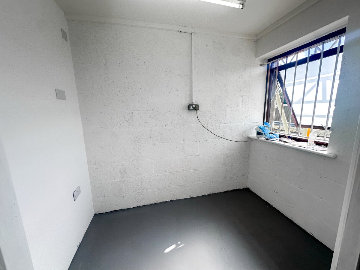 Industrial Unit in Falmouth - photo 4
