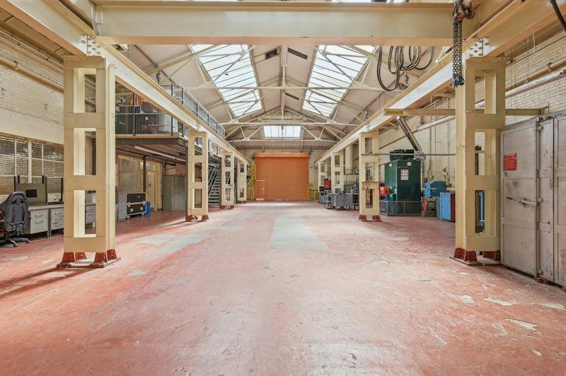 Industrial Unit in London - photo 2