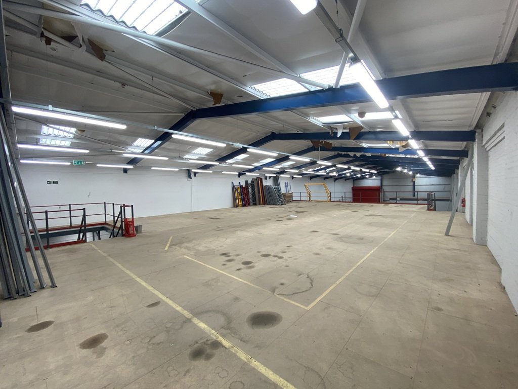 Industrial Unit in Wolverhampton - photo 2