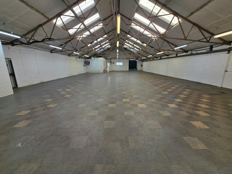 Industrial Unit in London - photo 2