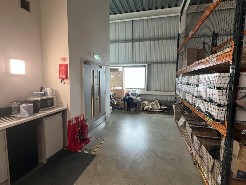 Industrial Unit in Lee-on-the-Solent - photo 4
