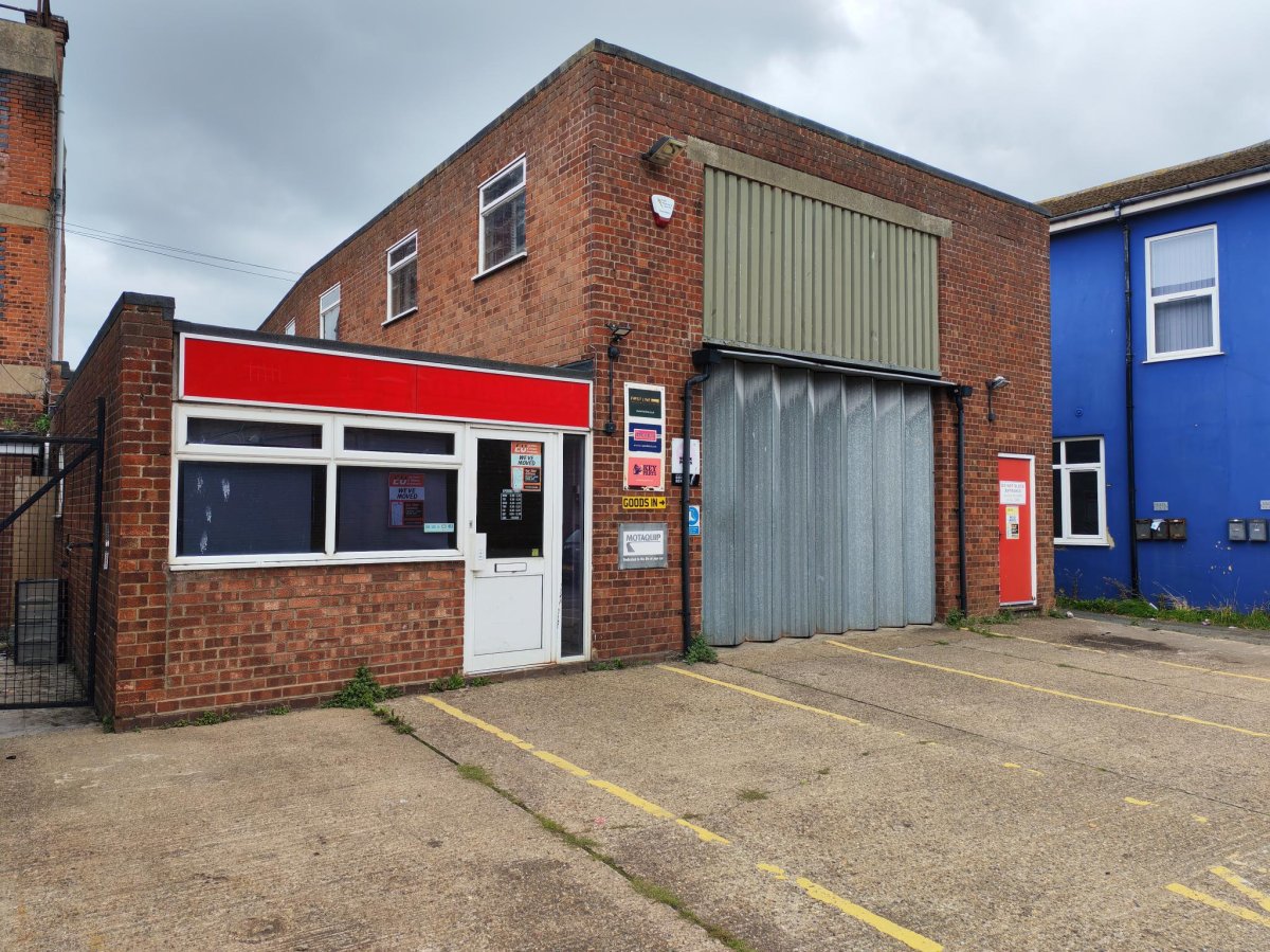 Industrial Unit in Great Yarmouth - photo 2