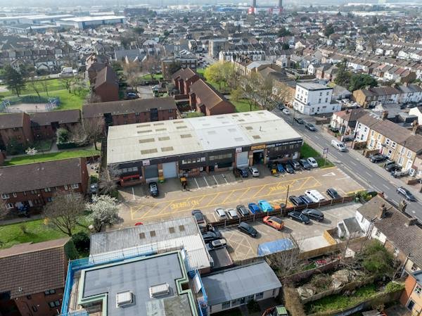 Industrial Unit in Croydon - photo 2