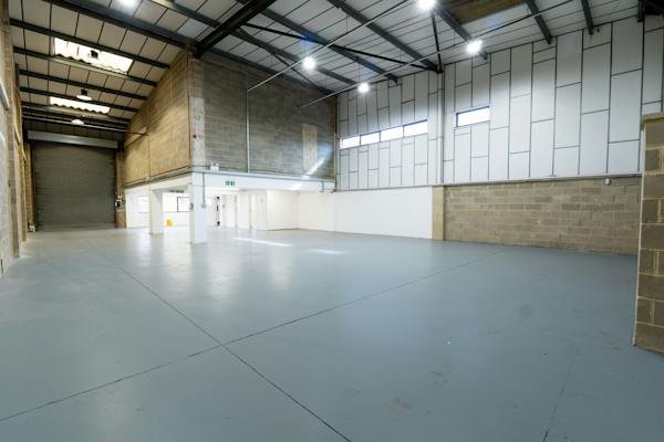 Industrial Unit in Croydon - photo 3