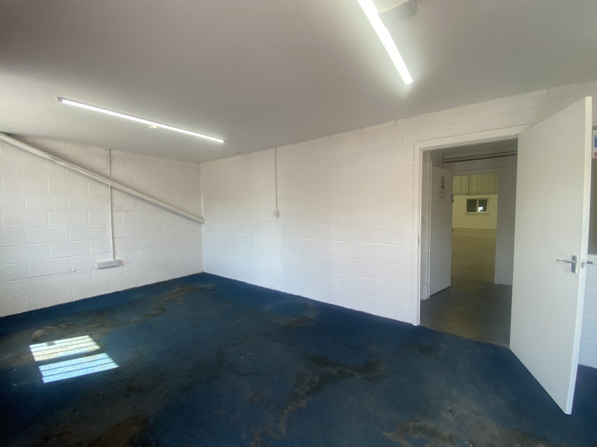 Industrial Unit in Keighley - photo 4
