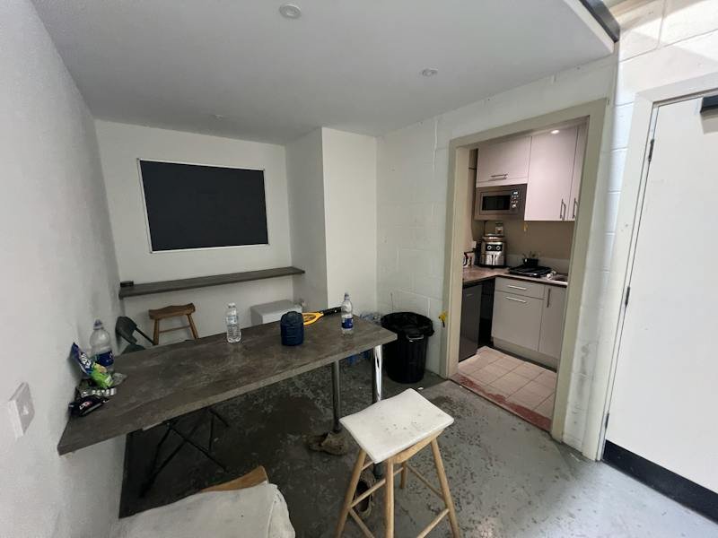 Industrial Unit in Portsmouth - photo 4