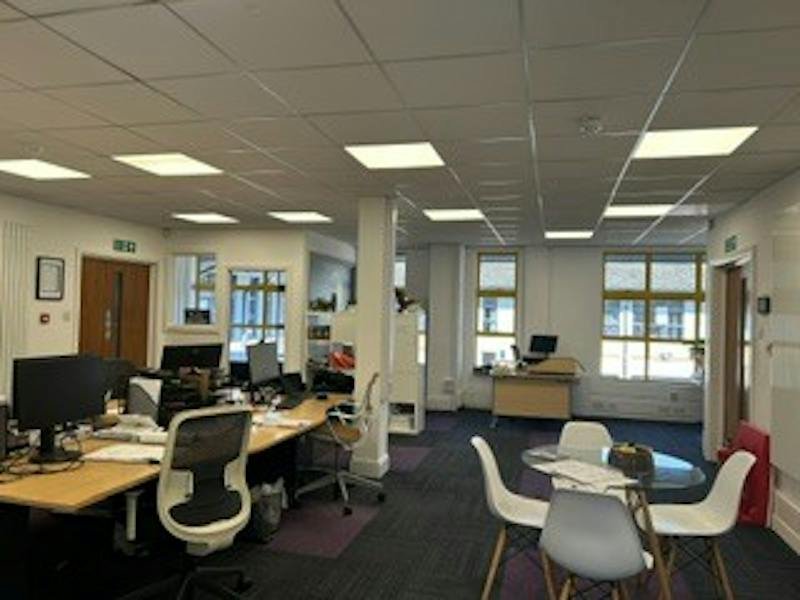 Industrial Unit in Farnnborough - photo 3
