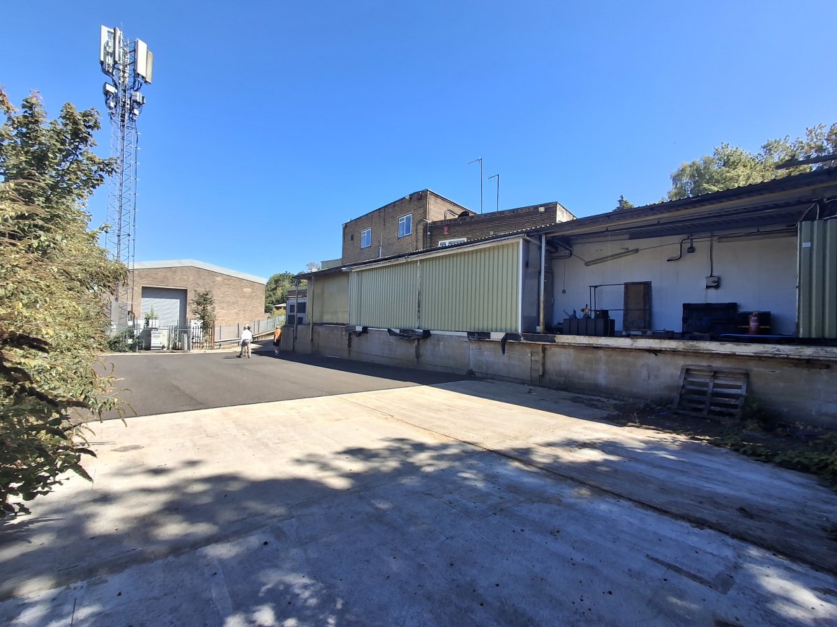 Industrial Unit in Coulsdon - photo 2