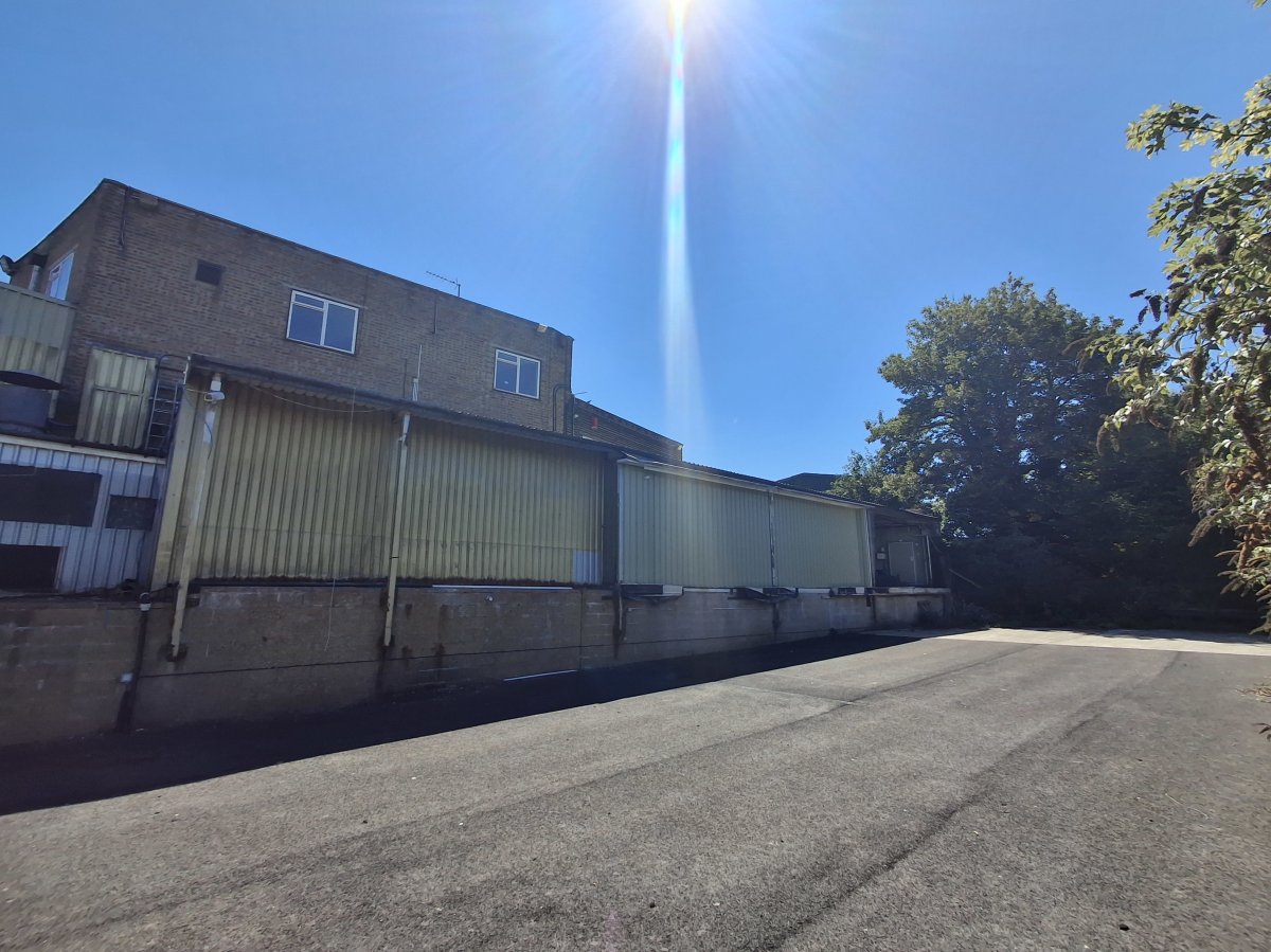 Industrial Unit in Coulsdon - photo 3