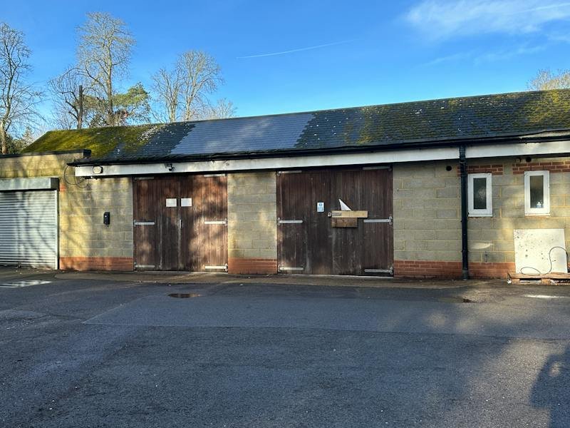 Industrial Unit in Farnham - photo 2