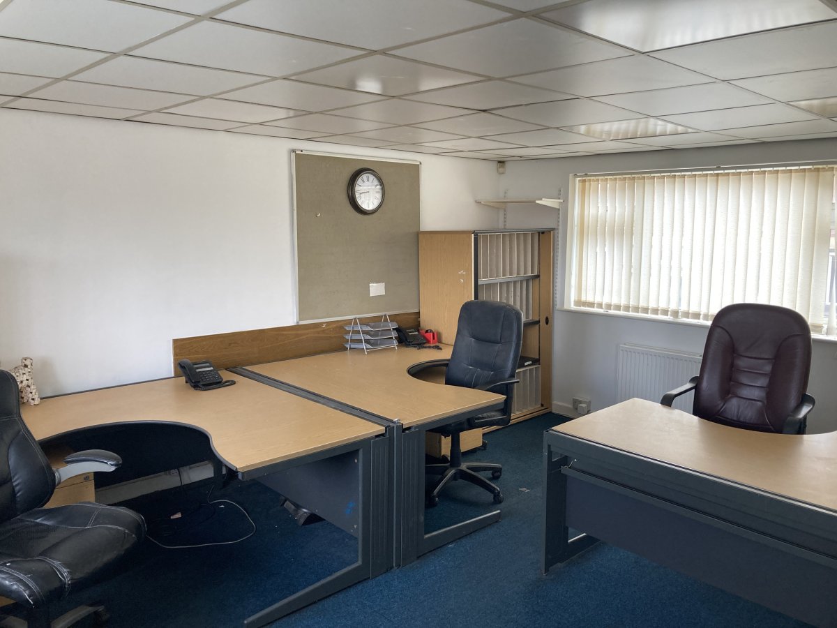 Industrial Unit in Sheffield - photo 2