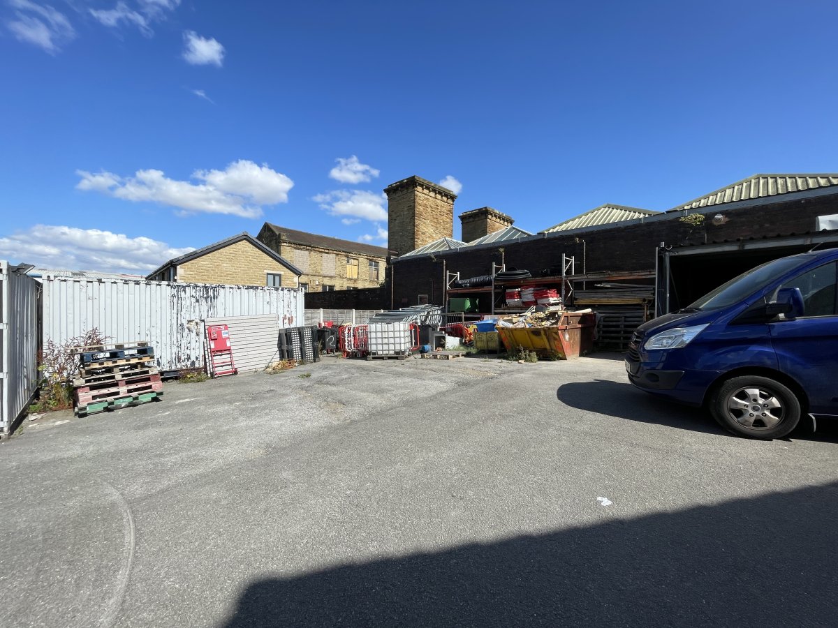 Industrial Unit in Cleckheaton - photo 2