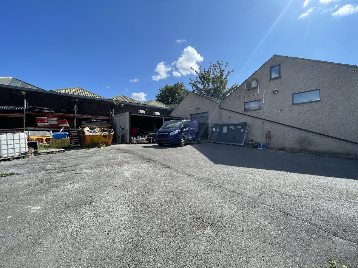 Industrial Unit in Cleckheaton - photo 3