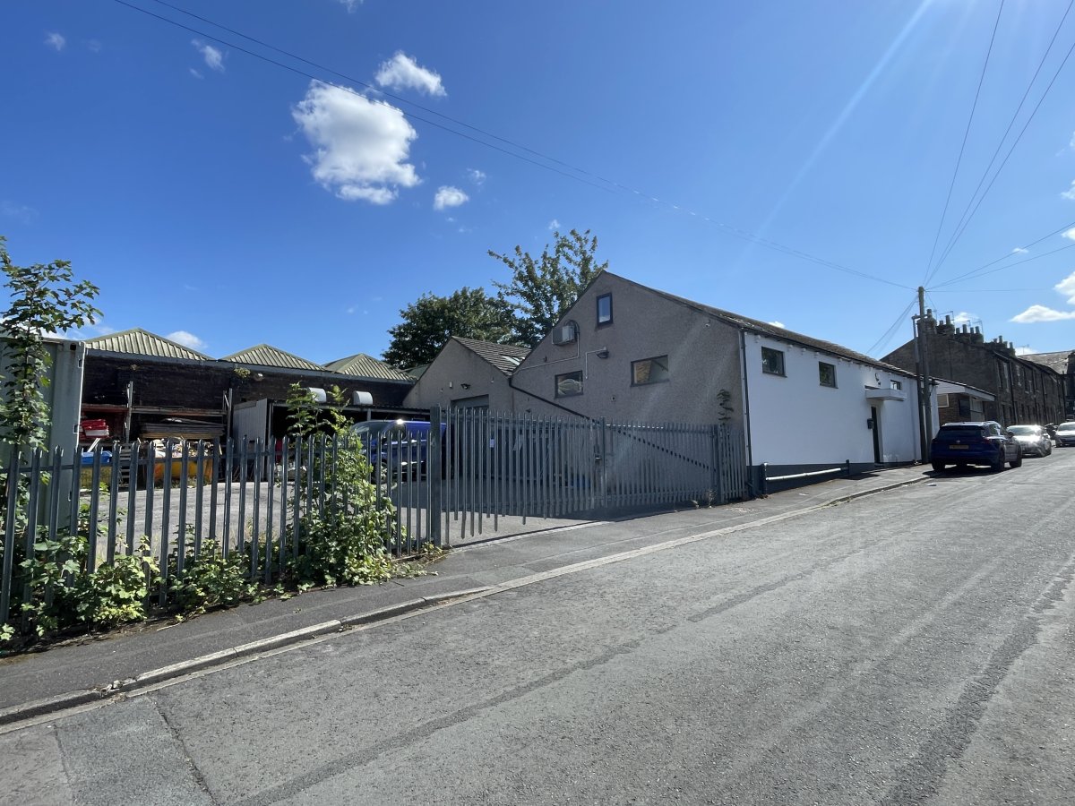 Industrial Unit in Cleckheaton - photo 4
