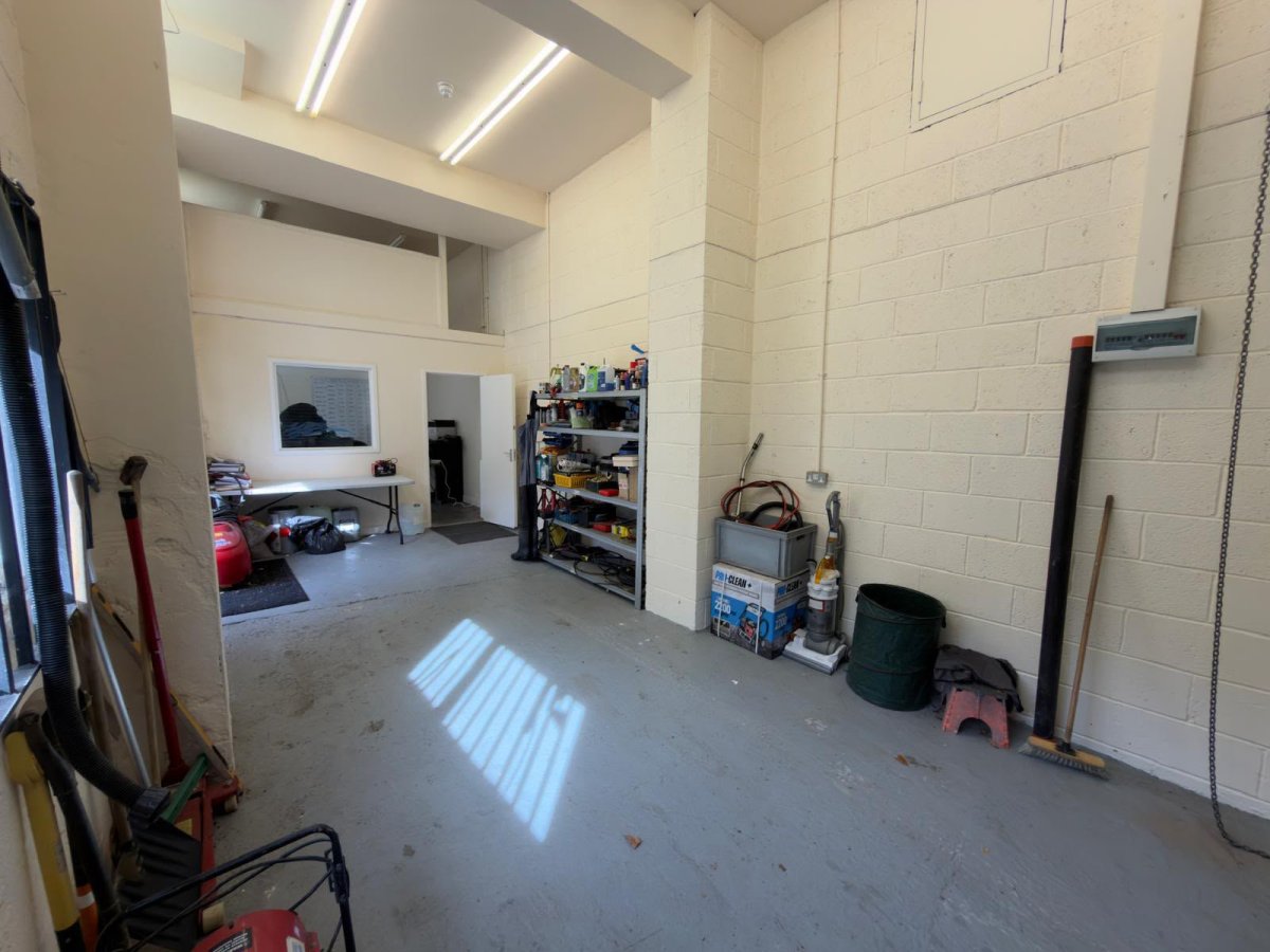 Industrial Unit in Sheffield - photo 4