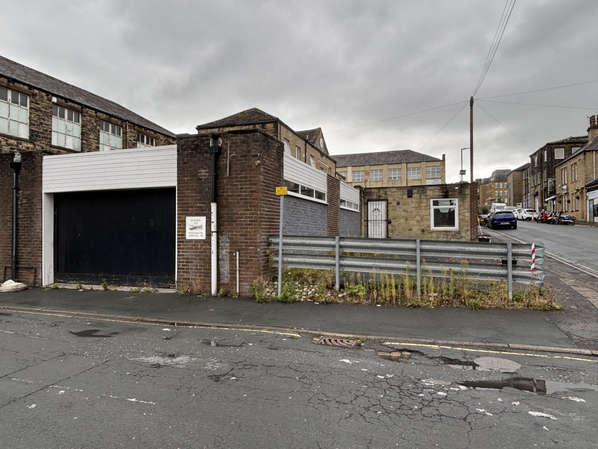 Industrial Unit To Let, West Yorkshire