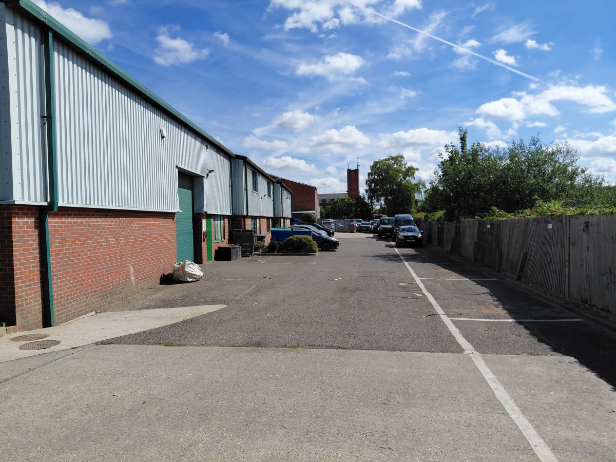 Industrial Unit in Farnham - photo 3