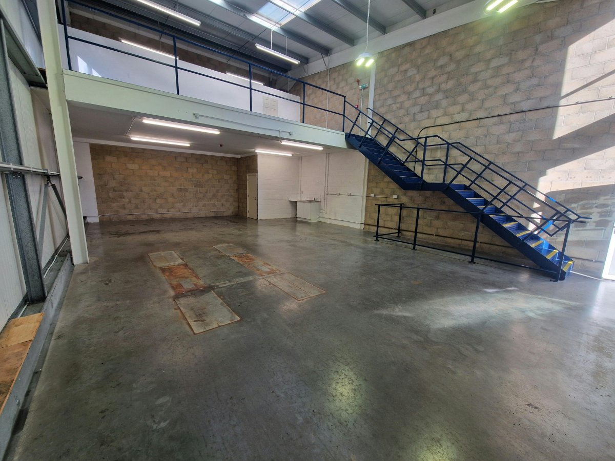 Industrial Unit in Gosport - photo 2