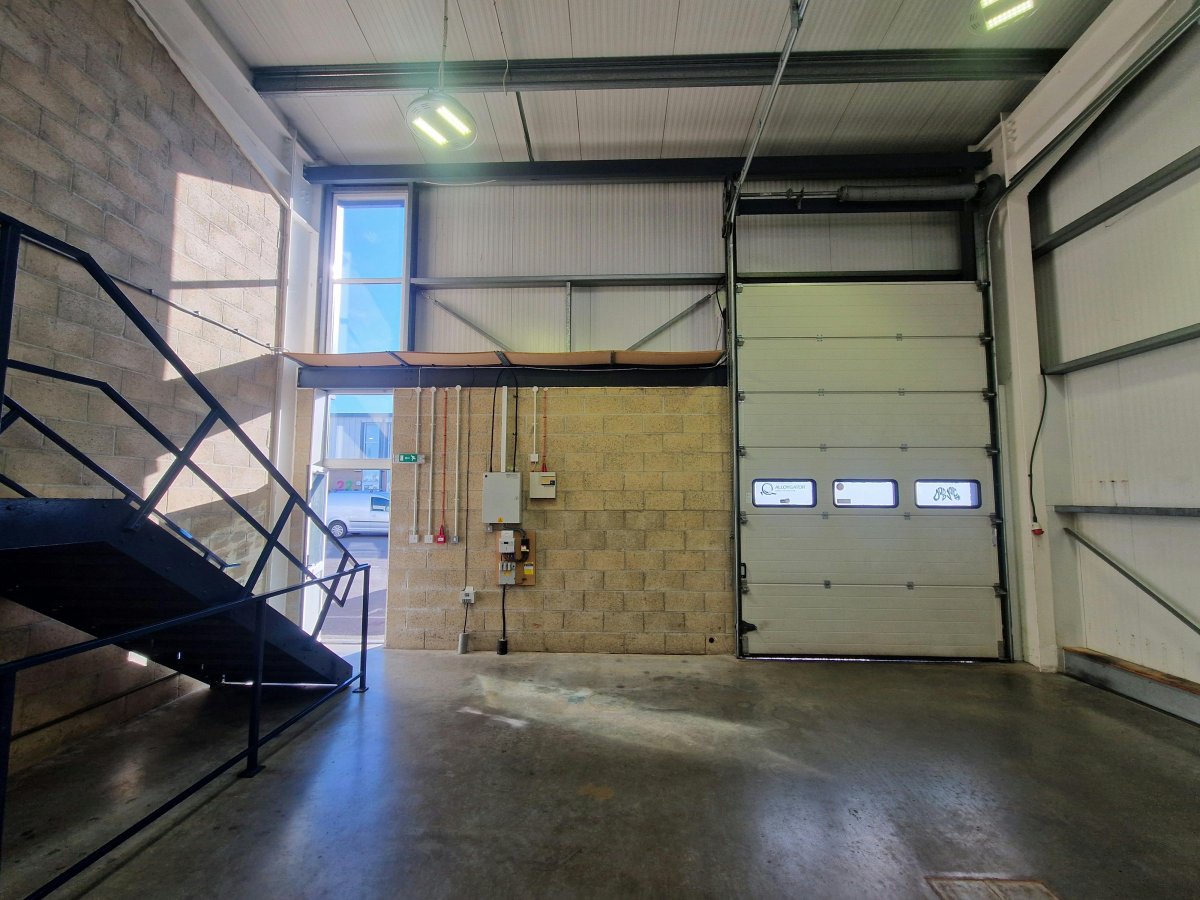 Industrial Unit in Gosport - photo 3