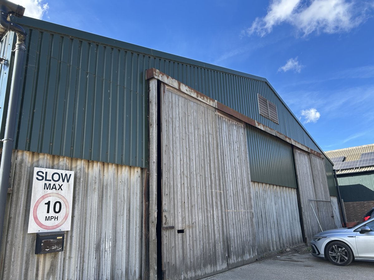Industrial Unit in Lilley - photo 3
