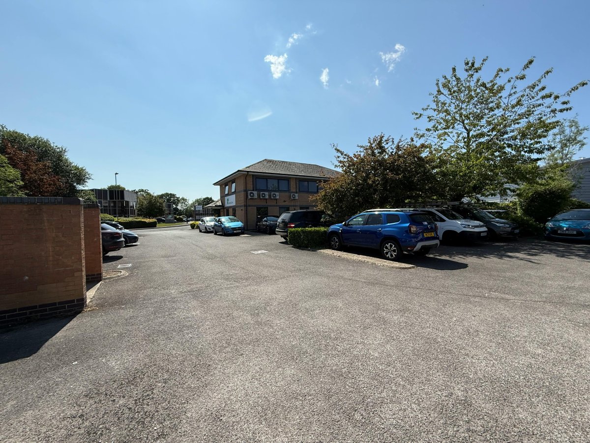 Industrial Unit in Waterlooville - photo 3