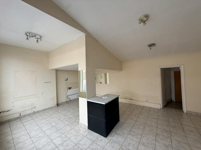 Industrial Unit in Addlestone - photo 2