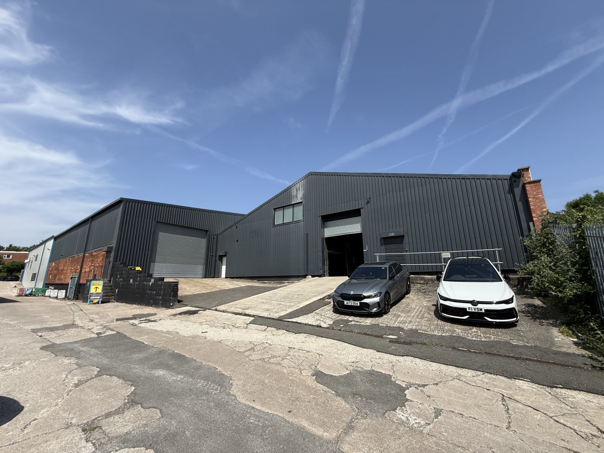 Industrial Unit in Stockport - photo 2