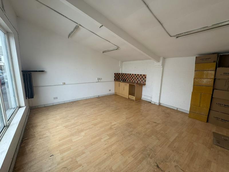 Industrial Unit in Addlestone - photo 2