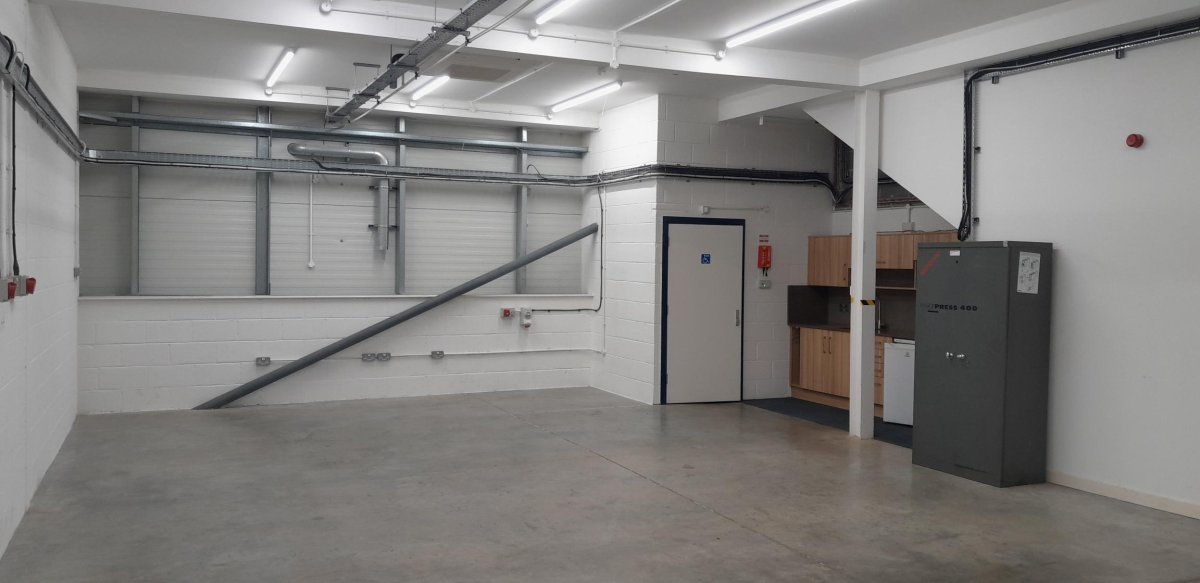 Industrial Unit in Moat Way Orbital Park Sevington - photo 2