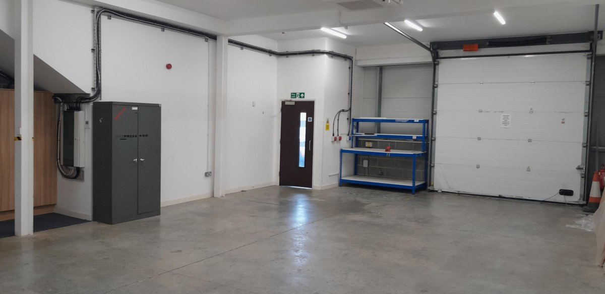 Industrial Unit in Moat Way Orbital Park Sevington - photo 3