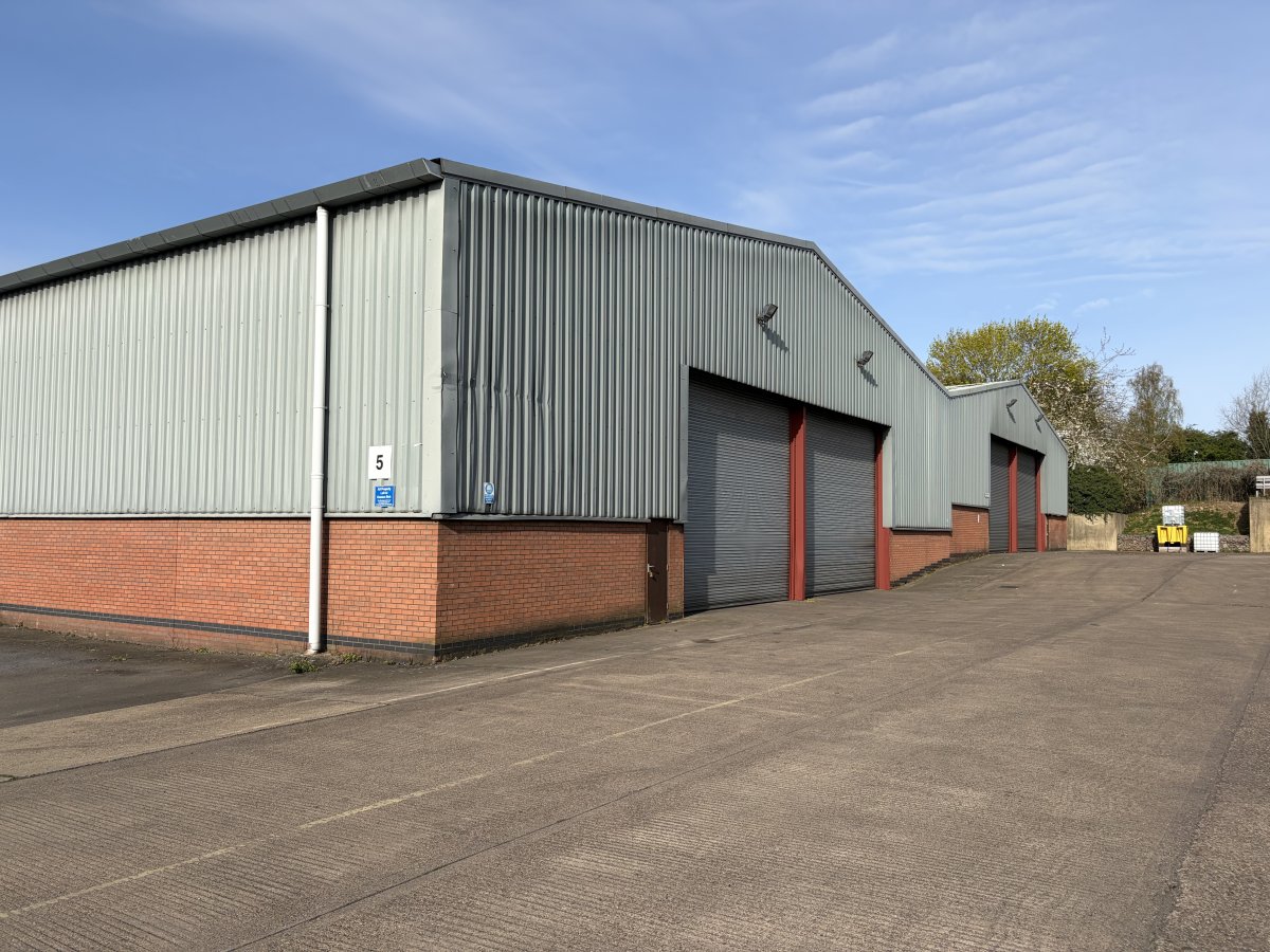 Industrial Unit in Market Harborough - photo 3