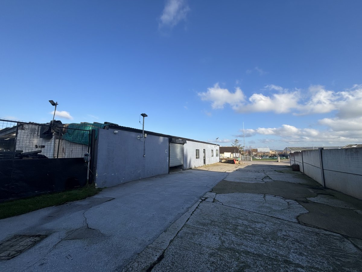 Industrial Unit in Somerton Business Park - photo 4