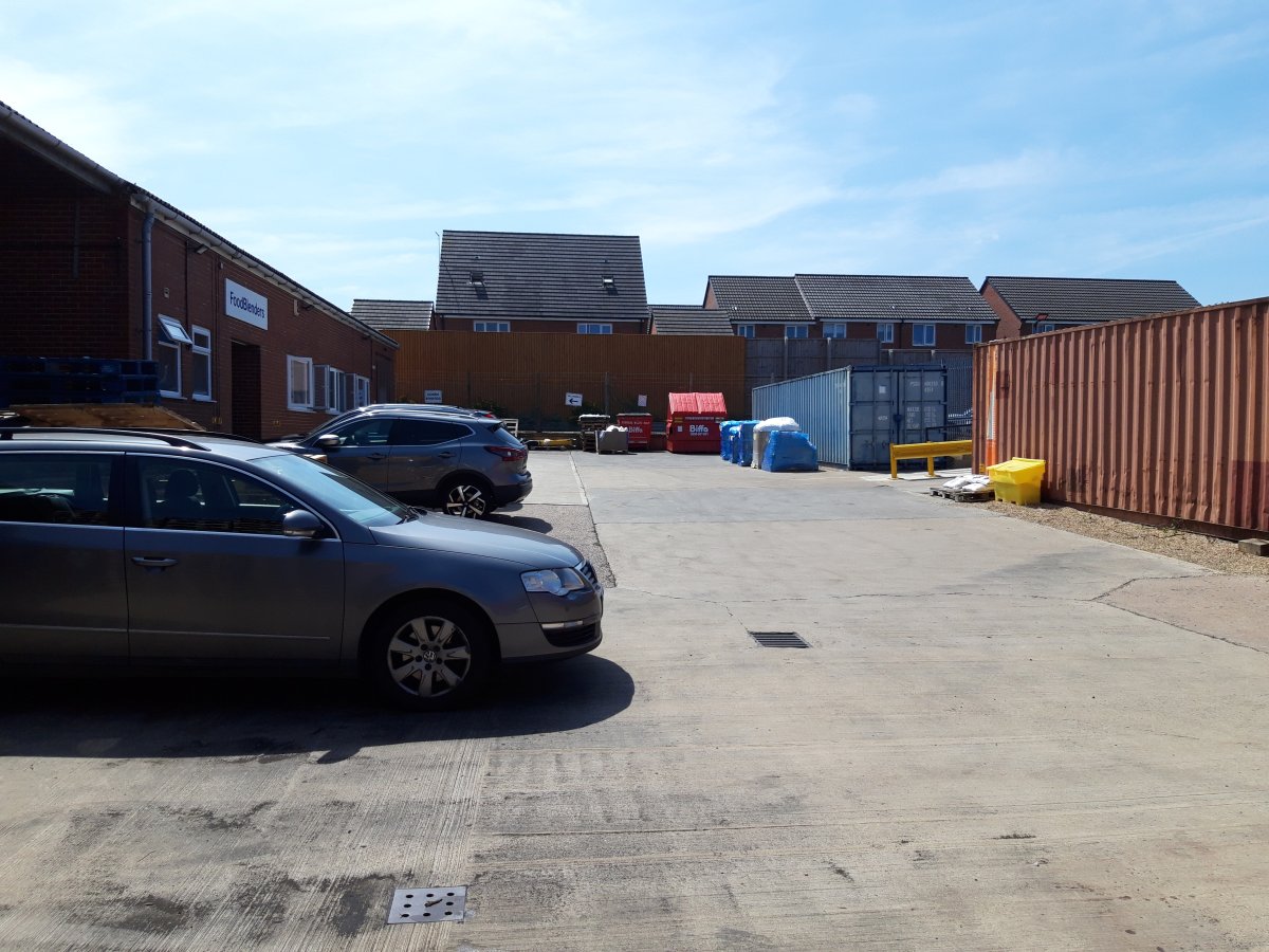 Industrial Unit in Market Harborough - photo 2