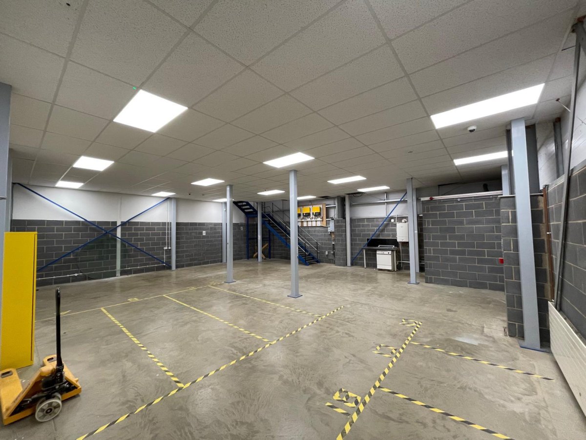 Industrial Unit in Stevenage - photo 2