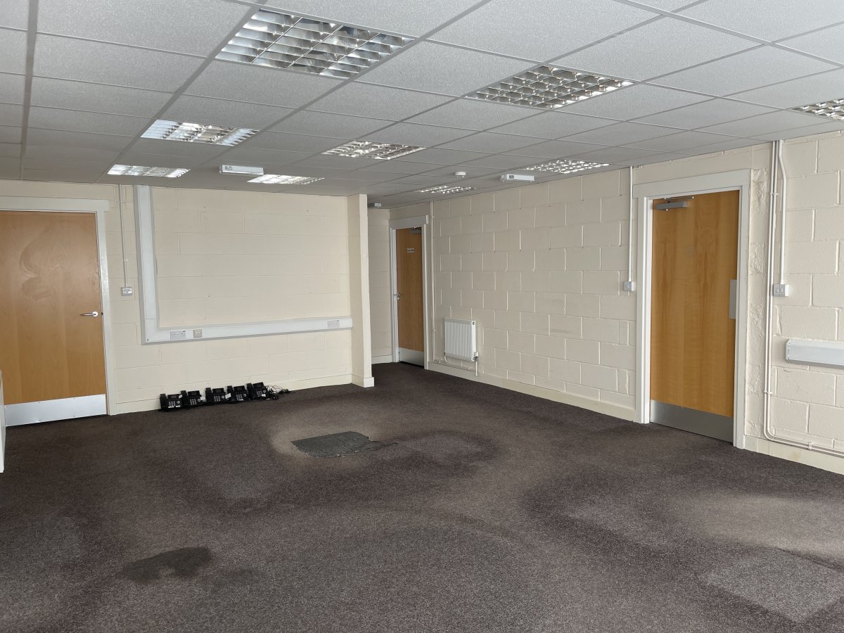 Industrial Unit in Harrogate - photo 3