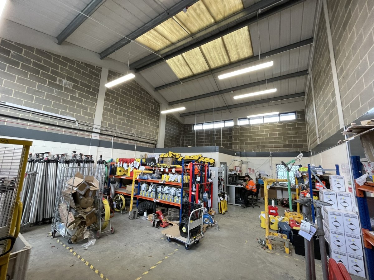 Industrial Unit in Crawley - photo 2