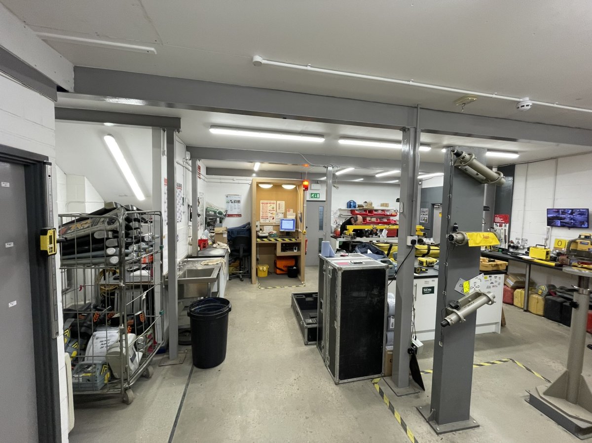 Industrial Unit in Crawley - photo 3