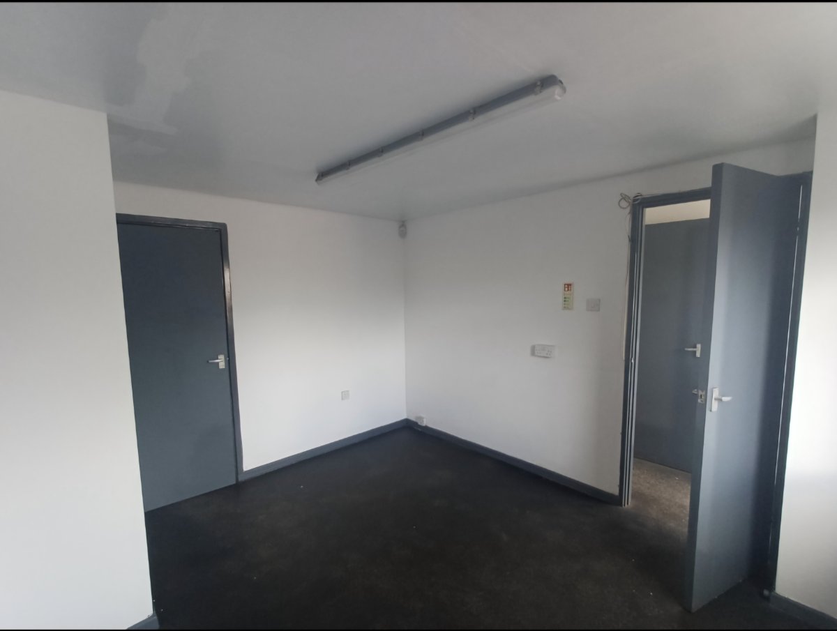 Industrial Unit in Treliske - photo 3