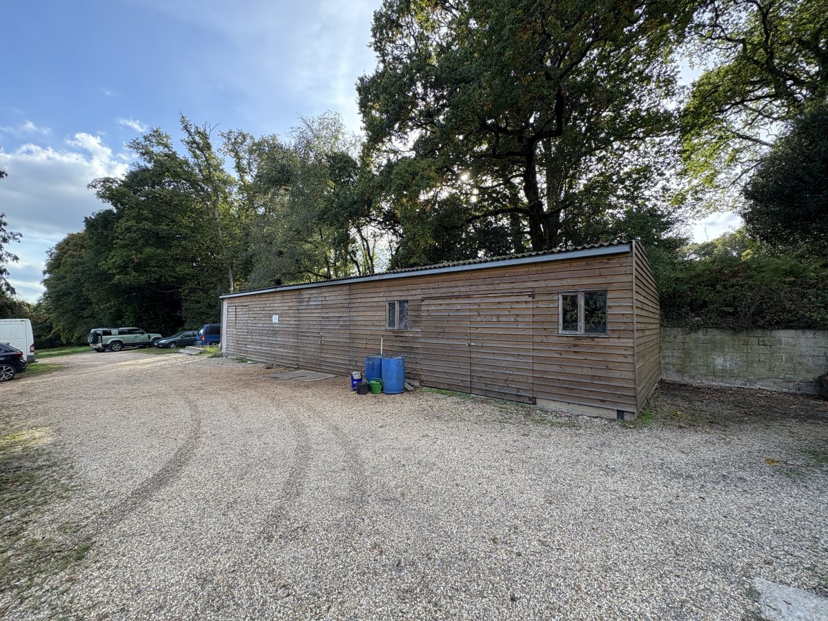 Industrial Unit in Romsey - photo 3
