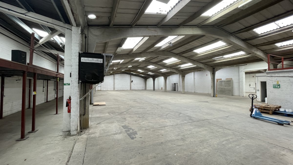 Industrial Unit in Carterton - photo 3