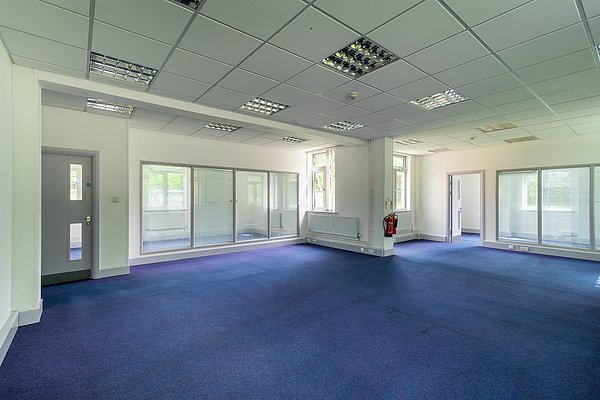 Industrial Unit in Swindon - photo 3